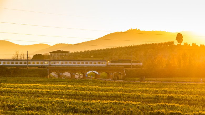 This Luxury Train Ride Offers A Scenic Trip Between Italy's Famous Wine Regions - cover