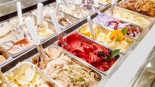 Why Tourists Should Take Note Of The Color Of The Gelato Serving Spoons In Italy