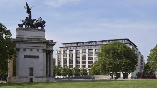 A Chic Five-Star Hotel With Impeccable Style Is In One Of London's Most Iconic Locations