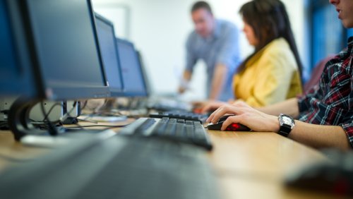 Rick Steves' Crucial Internet Safety Tip When Using Public Computers In Europe