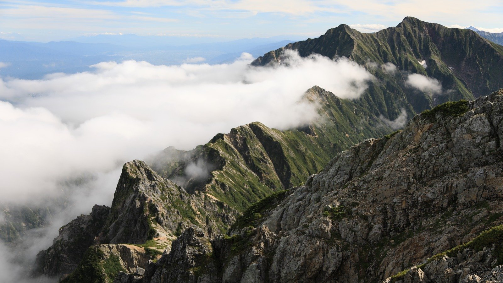 This Thrilling Hike In Japan Is Not For Amateurs