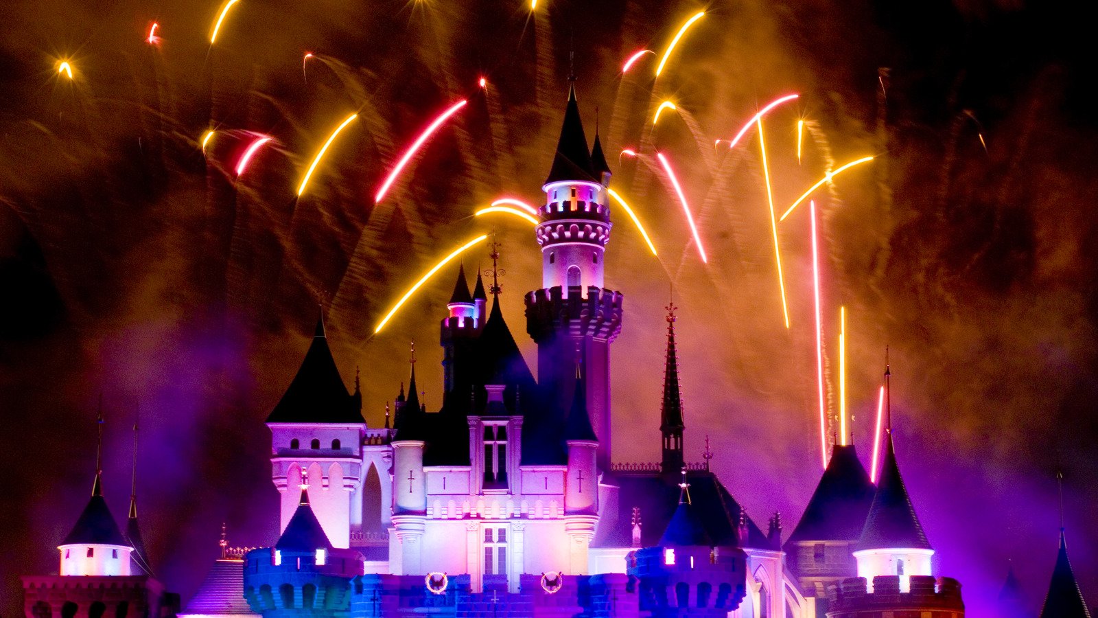 Unexpected Differences Between Japan And America's Disneyland