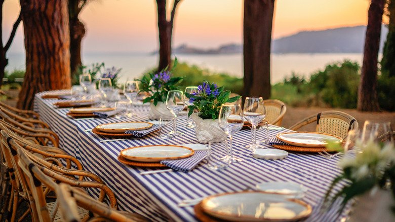 5 Italian Restaurant Rules American Tourists Break Within The First 10 Minutes