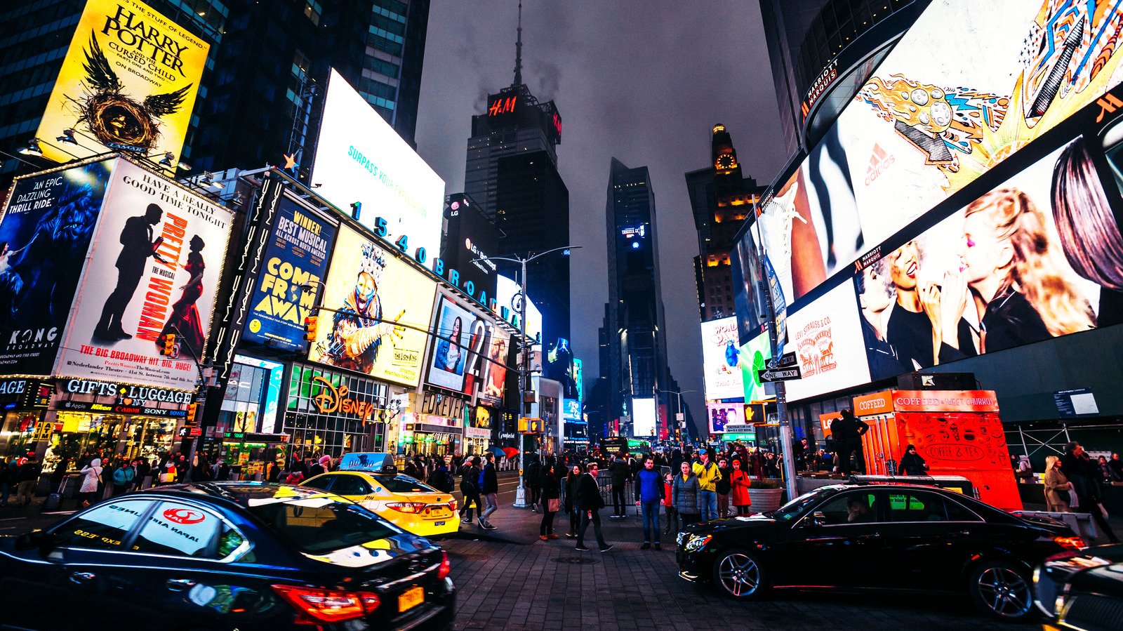 8 Tourist Traps To Avoid In Times Square