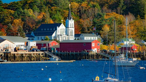 Take A Coastal New England Vacation To This Underrated Town