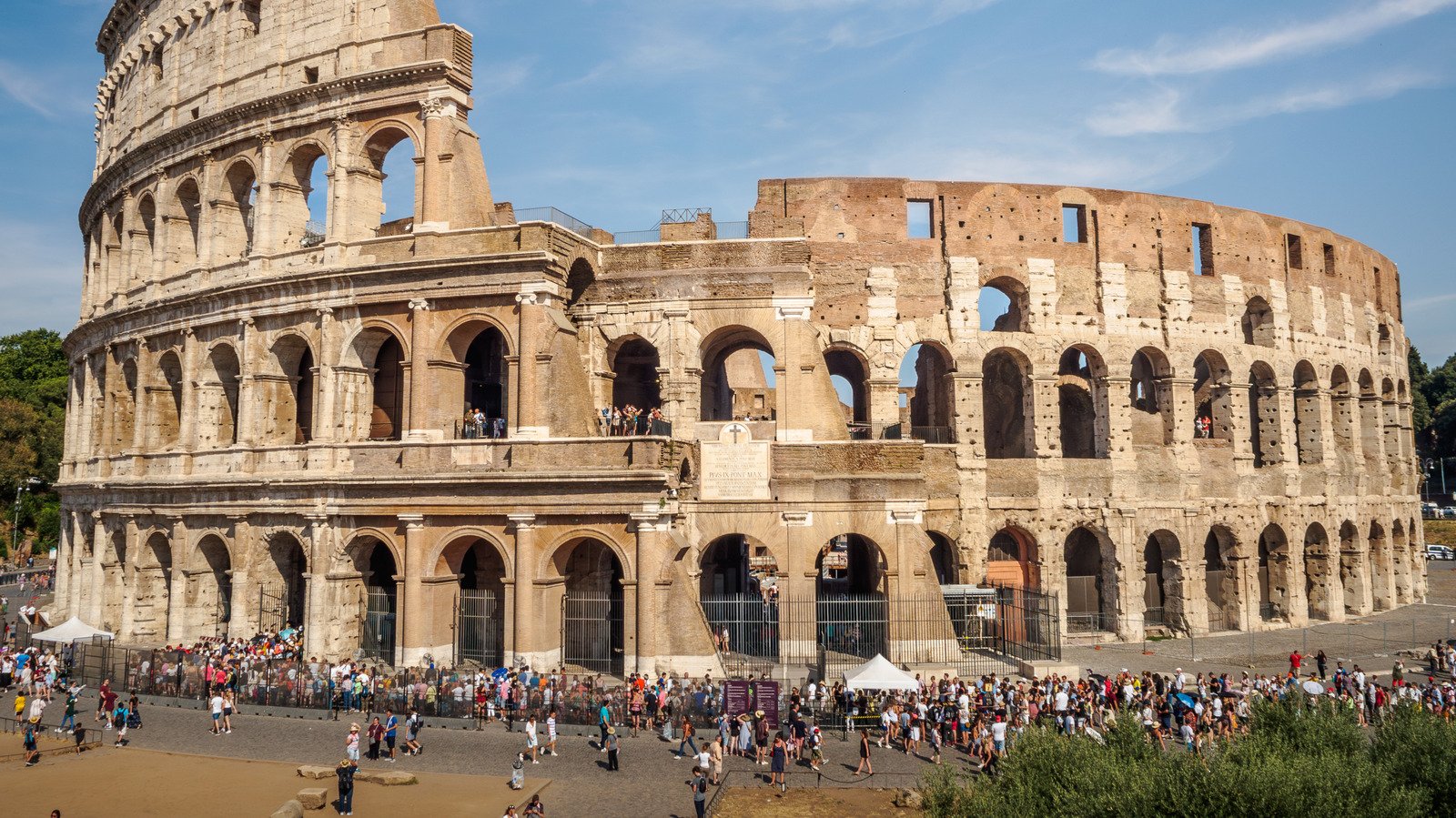 The Biggest Tourist Traps In Europe, According To Rick Steves - cover