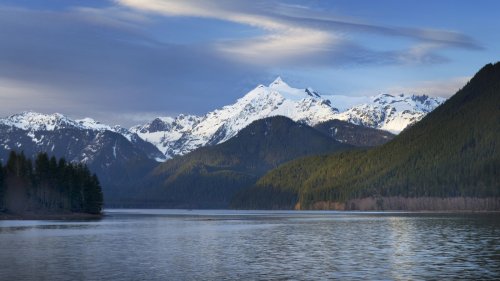 A Pristine Turquoise Lake In Washington's North Cascades Has Camping, Easy Trails, And Kayaking