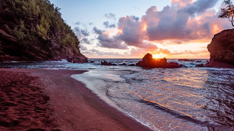 8 Of Hawaii's Most Stunning Secret Beaches You'd Be Thrilled To Find - cover