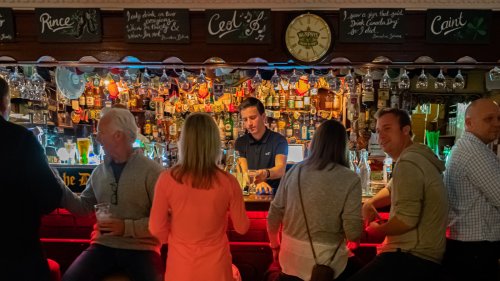Rick Steves' Secrets For Blending In Like A Local While Hanging Out In Irish Pubs