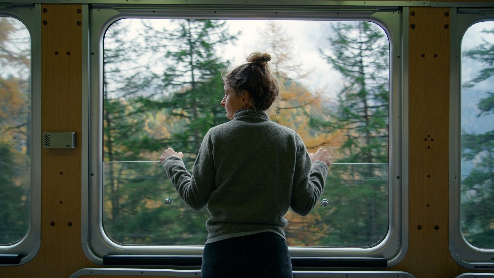 Mistakes People Make When Traveling By Train - cover