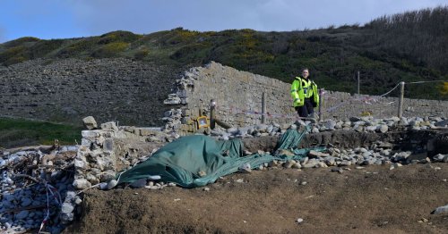 'Human bones' found at popular tourist beach where Poldark is filmed