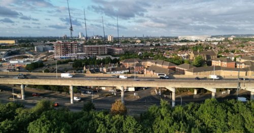 London fire: Mercedes-Benz bursts into flames on busy road