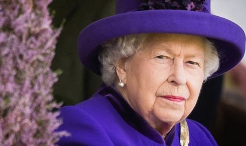 Queen 'was always wary of' Prince Charles's closest mentor - 'Her mother distrusted him'