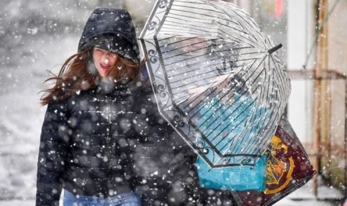 UK weather: Brits brace for snow showers as 'cold front' plunges mercury below freezing