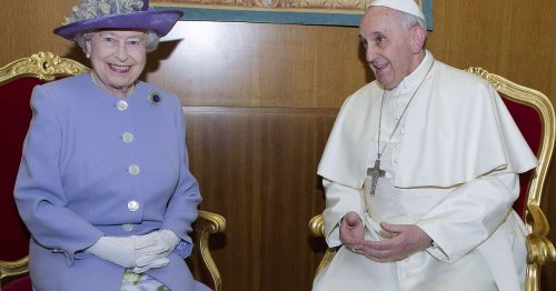 Queen Elizabeth's 6-word response to Pope Francis's priceless gift to George