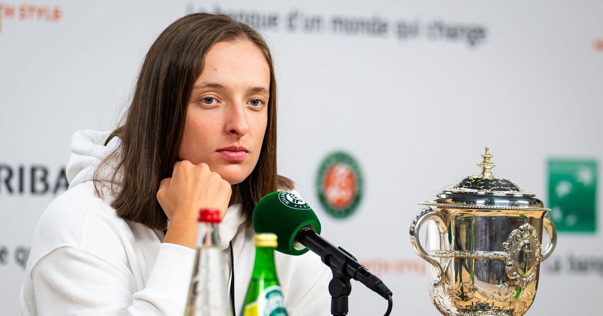 Swiatek rejects French Open press conference question as 'we're not in therapy'