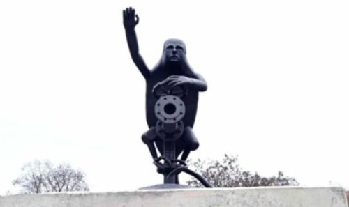 Statue Of Vladimir Putin As A Nazi Goblin Rat To Help Ukraine Flipboard
