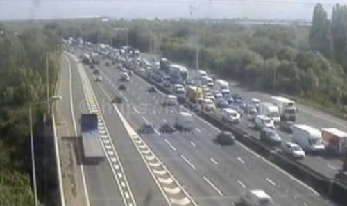M25 traffic MAYHEM: Four-mile gridlock causes hell for drivers after crash - huge delays