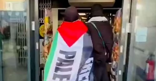 Moment Palestine mob storm Tesco as they demand shoppers boycott supermarket