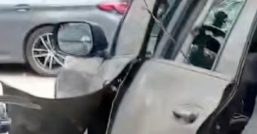 Ex-Ukraine intelligence officer injured in Moscow car explosion - video