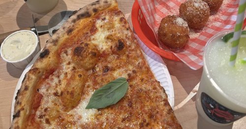 I live by one of the world's best pizza spots - 1 thing keeps me coming back