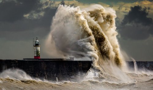 New maps track Storm Agnes as she batters UK for 21 hours with 80mph gusts