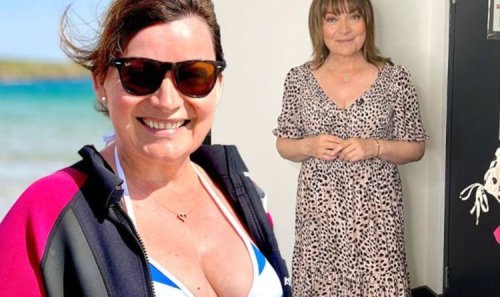 Lorraine Kelly leaves fans speechless with her 'natural beauty' in boob-baring snap