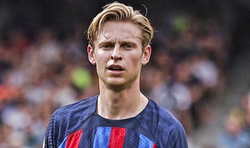 De Jong 'angry at Barcelona' to give Man Utd fresh hope of transfer