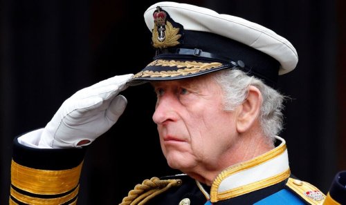 Queen's portrait to be replaced by Charles's in public buildings