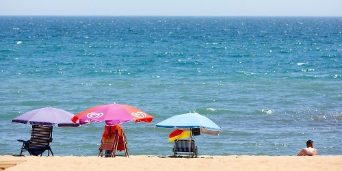 Kurz vor Sommerferien: Delta-Variante legt zu – Urlaubsland erlebt neues Corona-Drama