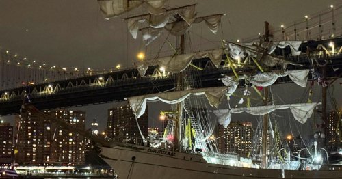 À New York, un voilier heurte le pont de Brooklyn : 2 morts et 19 blessés dont deux graves