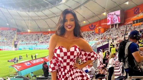 Décolleté vertigineux et minijupe au stade : Ivana Knoll, la supportrice croate qui affole le Qatar