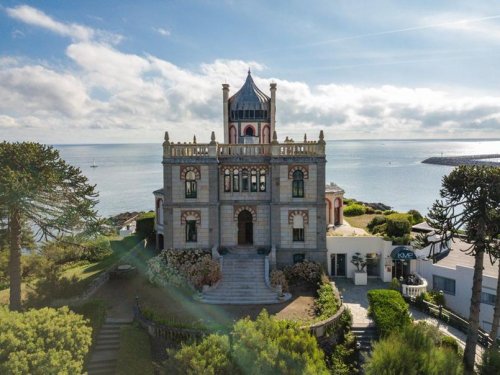 Une villa turque extravagante est à vendre en Bretagne