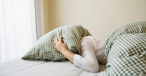 Arrêter le flot de pensées au moment de s'endormir : 4 conseils d'une psychologue