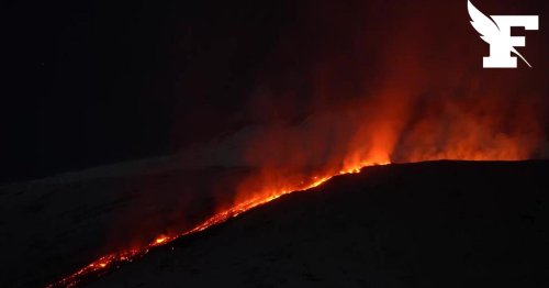 Etna : les images étonnantes de la coulée de lave sur le mont enneigé