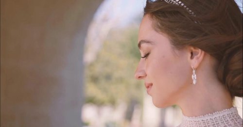 Iman de Jordanie, princesse absolue dans sa robe de mariée Dior et son imposant voile en dentelle