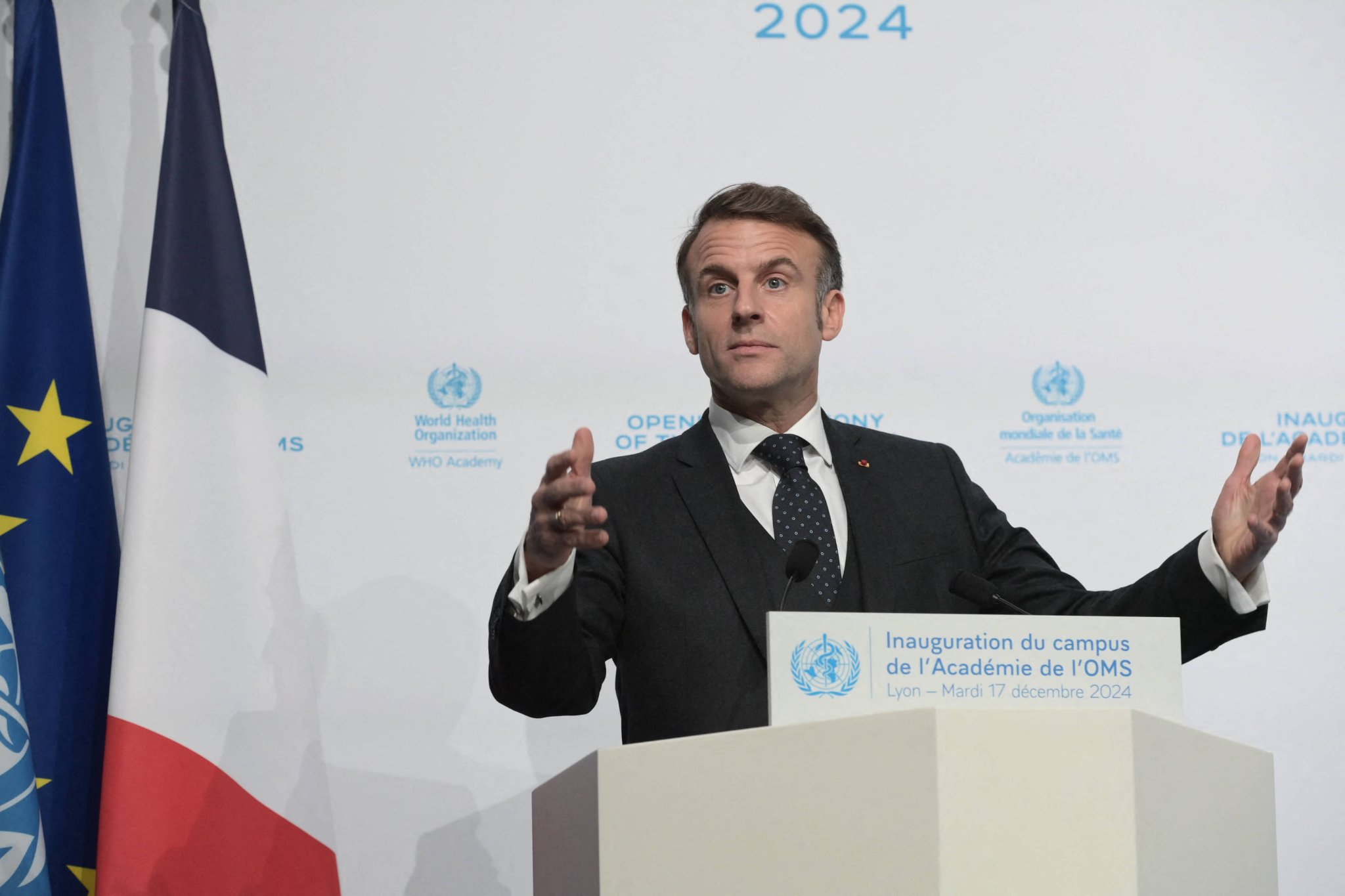 Emmanuel Macron : la veuve d’un ex-ministre lui en veut, et elle est prête à tout raconter !