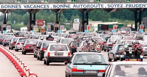 Années 90 : ces 6 habitudes en voiture qui paraissent folles aujourd’hui