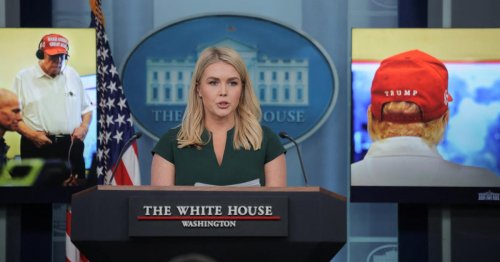 «C’est grâce aux États-Unis que les Français ne parlent pas allemand aujourd’hui», attaque la porte-parole de la Maison-Blanche