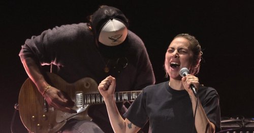 Lady Gaga sans maquillage et en acoustique, un moment suspendu aux Oscars