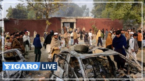 Pakistan : un poste de police où était gardée une personne suspectée de blasphème incendié par une foule en colère