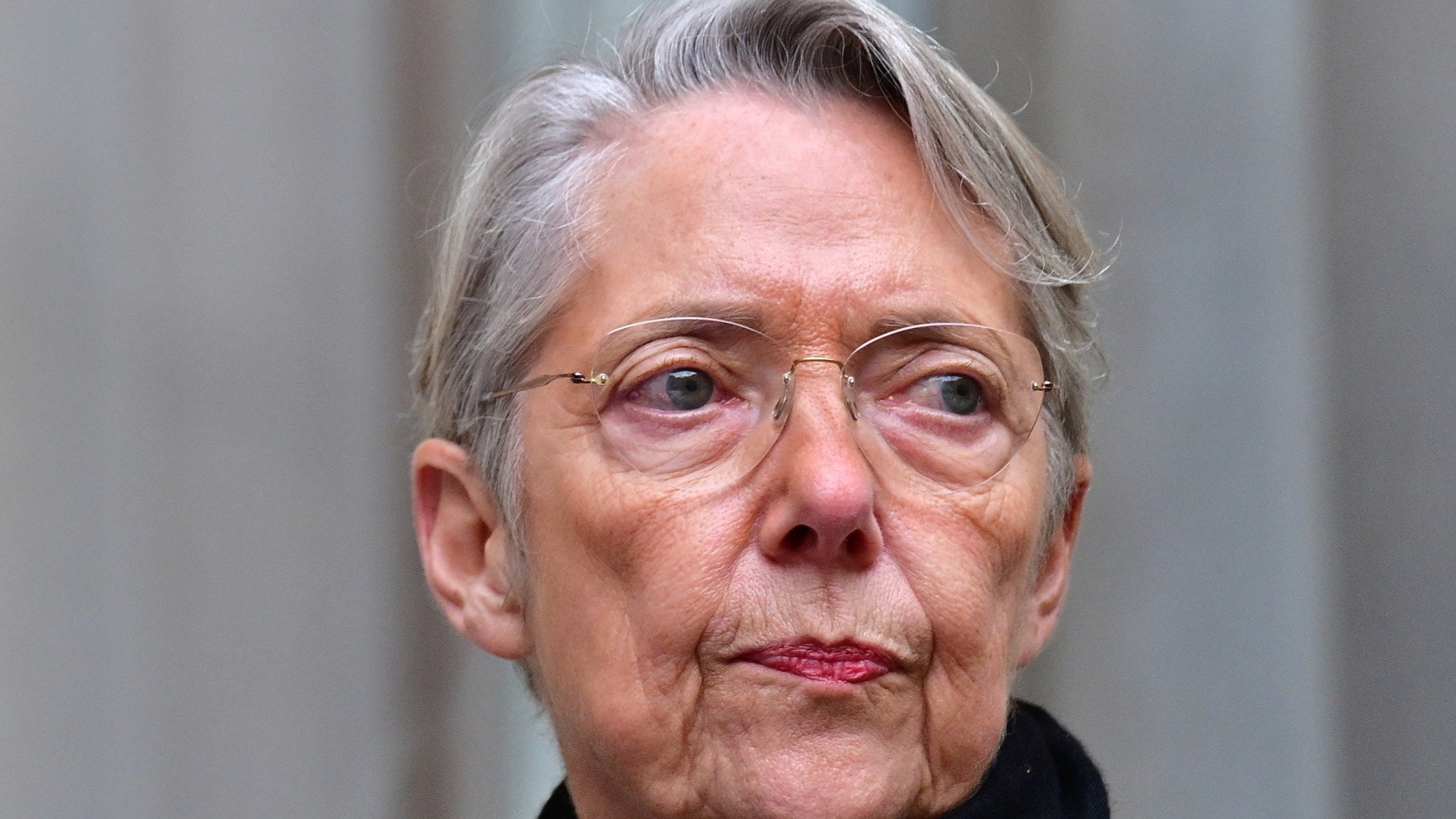 Elisabeth Borne dans une “colère froide” : cette phrase de Gabriel Attal qui ne passe pas