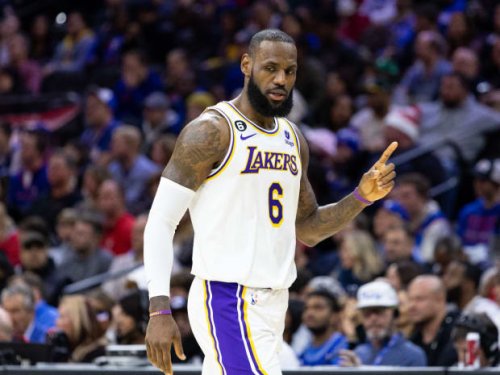 Lakers Fans Call Out LeBron James After He Goes 1-8 From Three In Second Straight Loss: "Father Time Is Catching Up On LeBron"