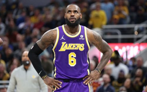 LeBron James Complains About Improper Mask Wearing At His Kid's Basketball Game: "I'm Sorry But I'm At My Boy's Game And The Mask Underneath The Chin Makes Zero Sense To Me."