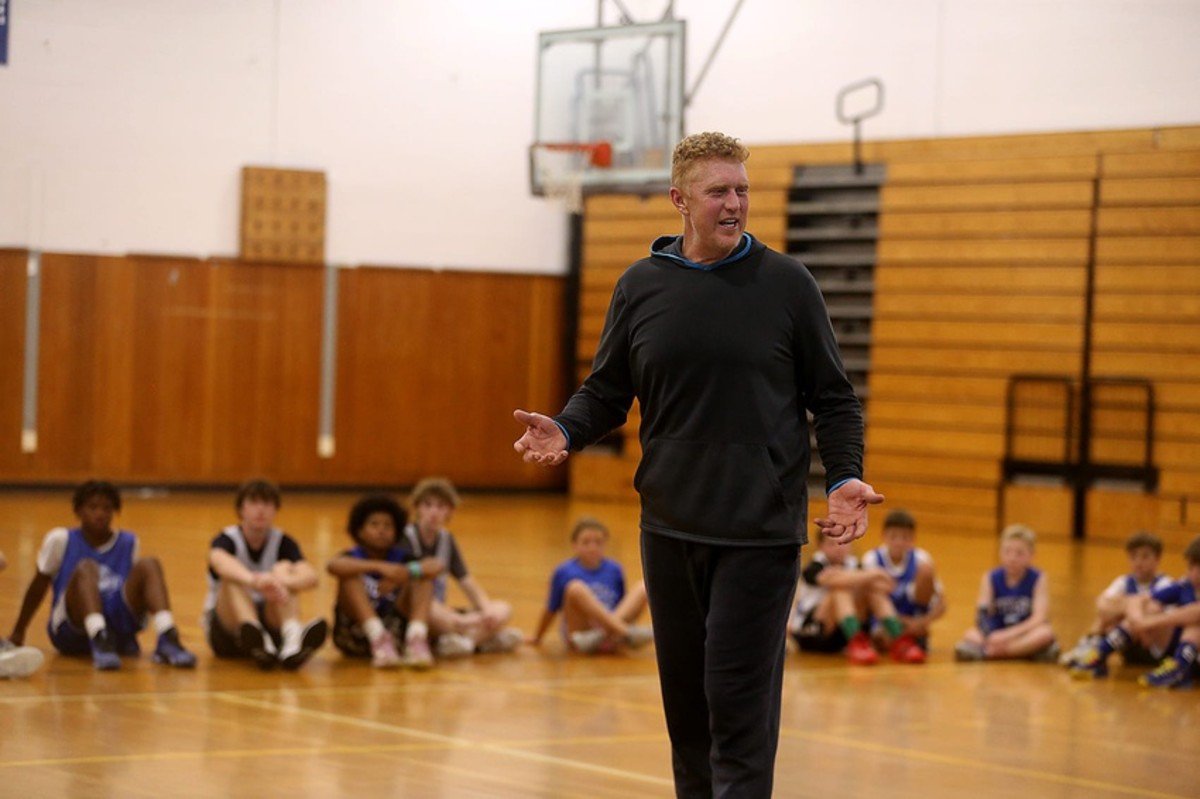 Brian Scalabrine Proves He’s Still Got It, Takes The Messiah To School In Streetball Battle