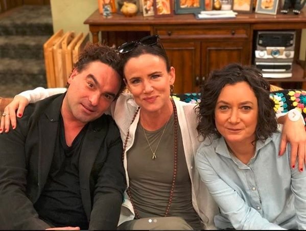 'Christmas Vacation' Stars Johnny Galecki And Juliette Lewis Will Reunite On 'The Conners' - Fame10