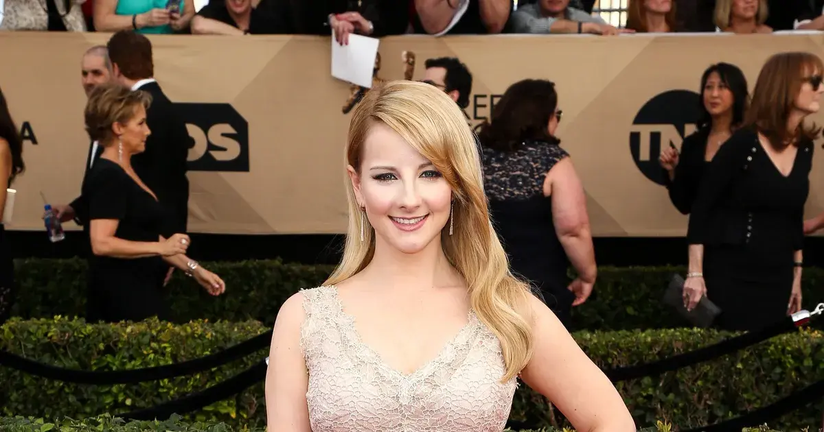 'The Big Bang Theory' Star Melissa Rauch Announces Pregnancy And Reflects On Miscarriage - Fame10