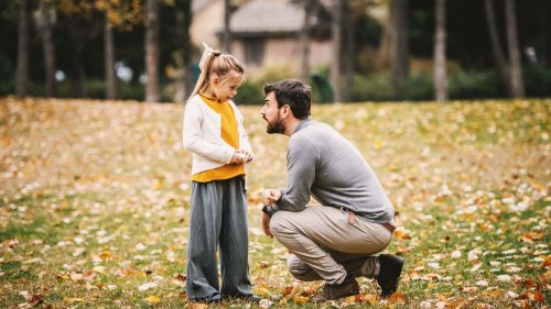 Narzisstischer Vater: Diese Konsequenzen hat er für dein Kind