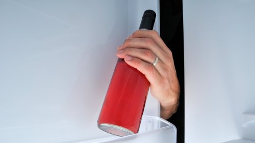 Diese Weinsorte solltest du lieber nicht länger im Kühlschrank aufbewahren