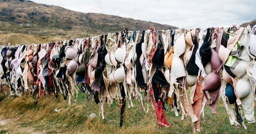 Kleidungs-Hack: Eigentlich sollten deine BHs so oft in die Wäsche